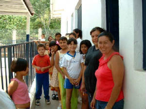 bts1stdaygivingoutsuppliesaug2004.jpg