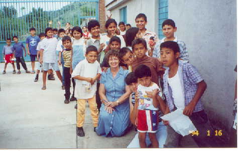 sondrawithchildrenwaitingforbacktoschoolsuppliessept00.jpg